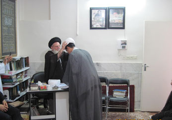 مراسم عمامه گذاری طلبه های دانشگاه رضوی روز ولادت امام حسین(ع)