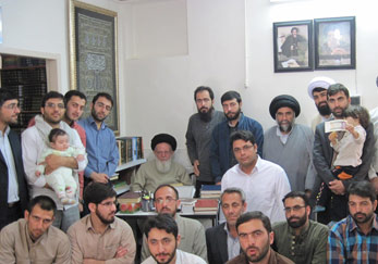 دیدار خادمین راهیان نور زنجان با معظم له