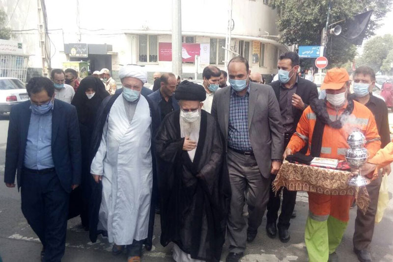 مراسم نصب پرچمهای عزای ماه محرم در پیادهراه سبزه میدان زنجان با حضور معظم له