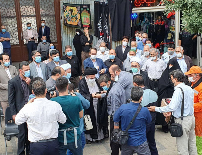 مراسم نصب پرچمهای عزای ماه محرم در پیادهراه سبزه میدان زنجان با حضور معظم له