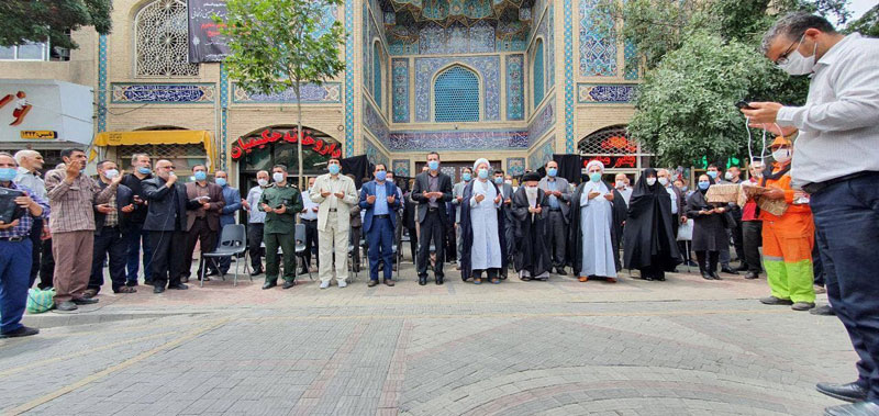 مراسم نصب پرچمهای عزای ماه محرم در پیادهراه سبزه میدان زنجان با حضور معظم له