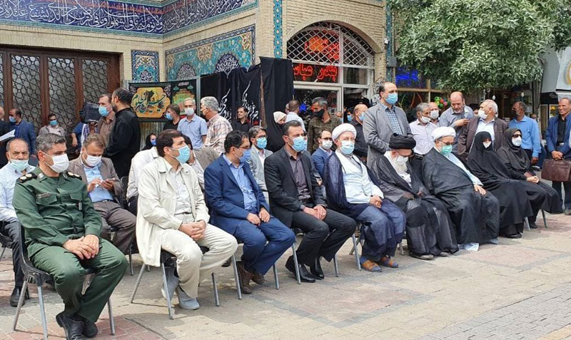 مراسم نصب پرچمهای عزای ماه محرم در پیادهراه سبزه میدان زنجان با حضور معظم له